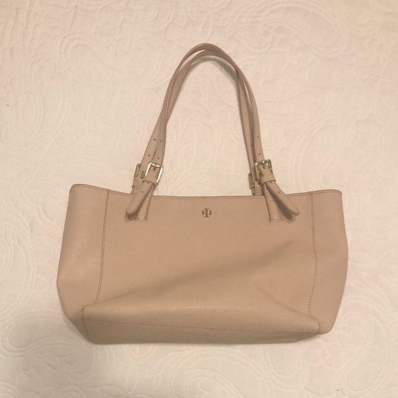 Tory Burch Handbags - Tory Burch purse light blush